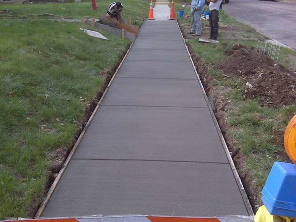 Laying Concrete for Sidewalk in Saddle Brook, NJ (1)